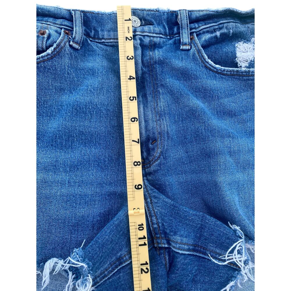 Abercrombie and Fitch The 4" Mom Short High Rise - Size 28/6 - Picture 6 of 7